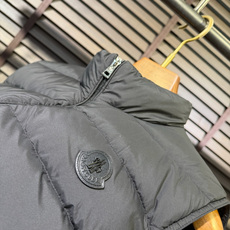 羽绒服 Monc&蒙👄FW2026 New Down Vest 【Fabric/面料】环保聚酯纤维➕内里填充90%白鸭绒 羽绒服 Monc&蒙👄FW2026 New Down Vest 【Fabric/面料】环保聚酯纤维➕内里填充90%白鸭绒