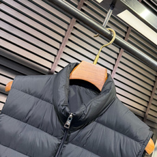 羽绒服 Monc&蒙👄FW2026 New Down Vest 【Fabric/面料】环保聚酯纤维➕内里填充90%白鸭绒 羽绒服 Monc&蒙👄FW2026 New Down Vest 【Fabric/面料】环保聚酯纤维➕内里填充90%白鸭绒