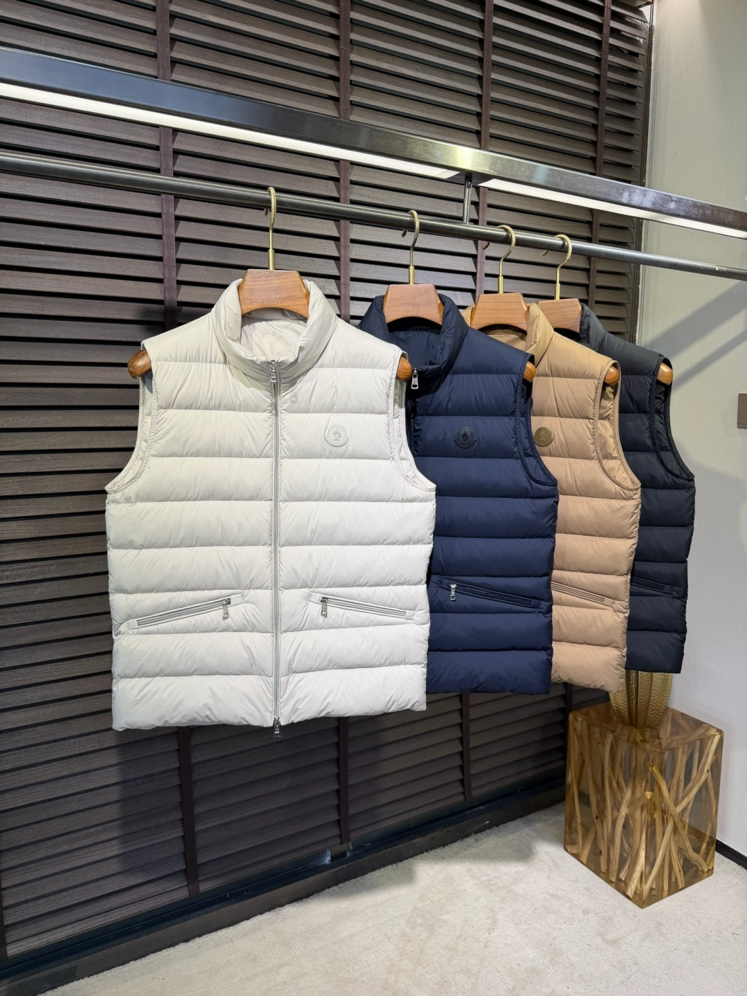 羽绒服 Monc&蒙👄FW2026 New Down Vest 【Fabric/面料】环保聚酯纤维➕内里填充90%白鸭绒 羽绒服 Monc&蒙👄FW2026 New Down Vest 【Fabric/面料】环保聚酯纤维➕内里填充90%白鸭绒