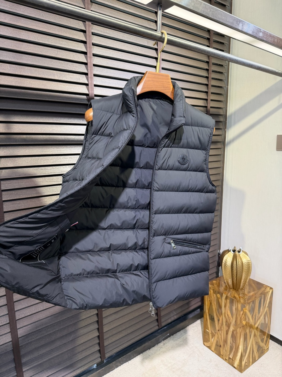 羽绒服 Monc&蒙👄FW2026 New Down Vest 【Fabric/面料】环保聚酯纤维➕内里填充90%白鸭绒 羽绒服 Monc&蒙👄FW2026 New Down Vest 【Fabric/面料】环保聚酯纤维➕内里填充90%白鸭绒