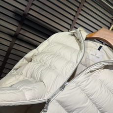 羽绒服 Monc&蒙👄FW2026 New Down Jacket 【Fabric/面料】环保聚酯纤维➕内里填充90%白 羽绒服 Monc&蒙👄FW2026 New Down Jacket 【Fabric/面料】环保聚酯纤维➕内里填充90%白