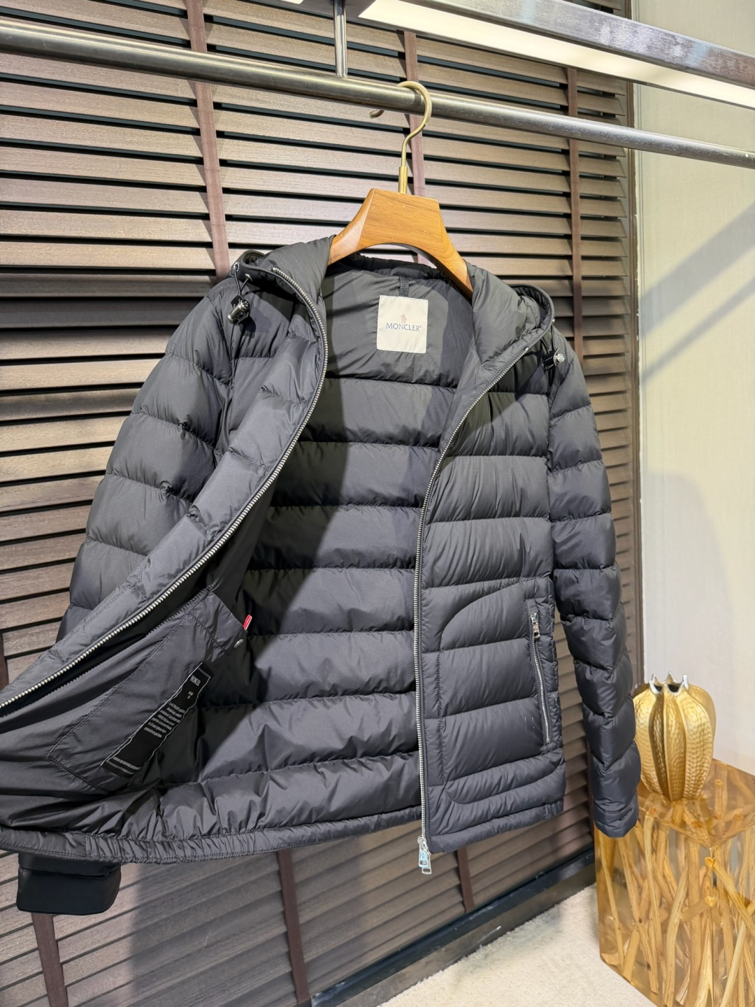 羽绒服 Monc&蒙👄FW2026 New Down Jacket 【Fabric/面料】环保聚酯纤维➕内里填充90%白 羽绒服 Monc&蒙👄FW2026 New Down Jacket 【Fabric/面料】环保聚酯纤维➕内里填充90%白