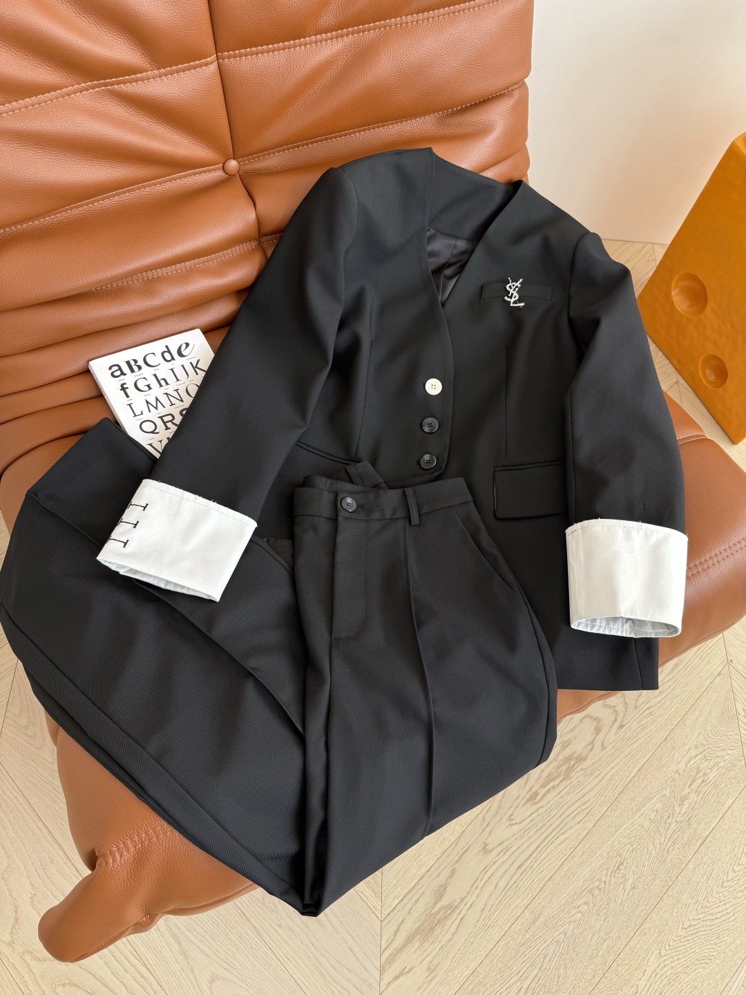 New P770 T-shirts with V-collar pins for formal and leisure wear.