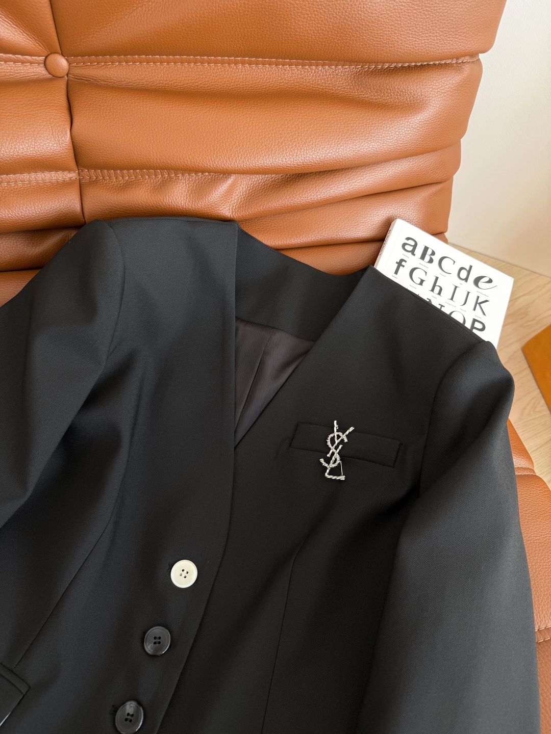 New P770 T-shirts with V-collar pins for formal and leisure wear. - 图片 4