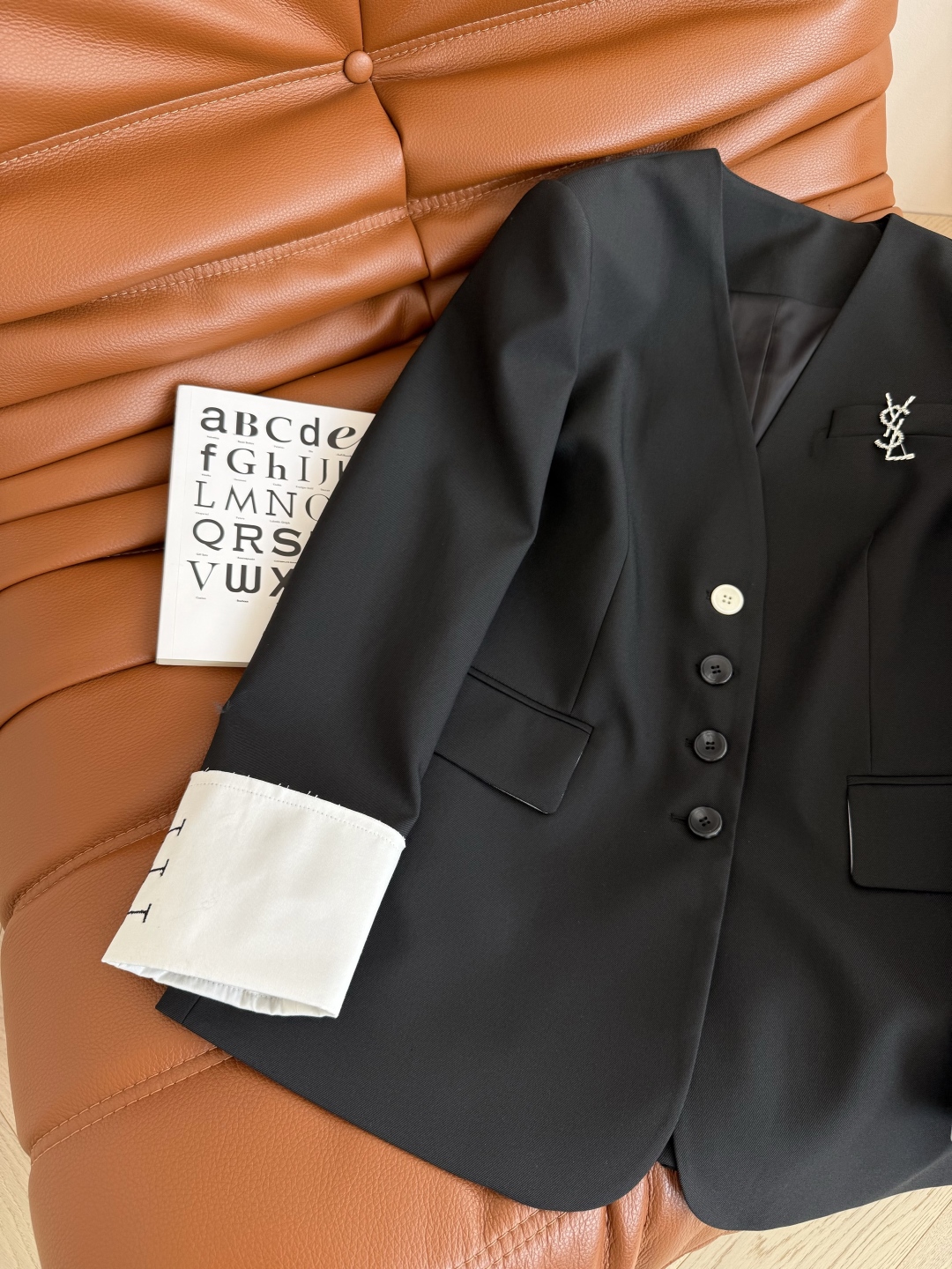 New P770 T-shirts with V-collar pins for formal and leisure wear. - 图片 3
