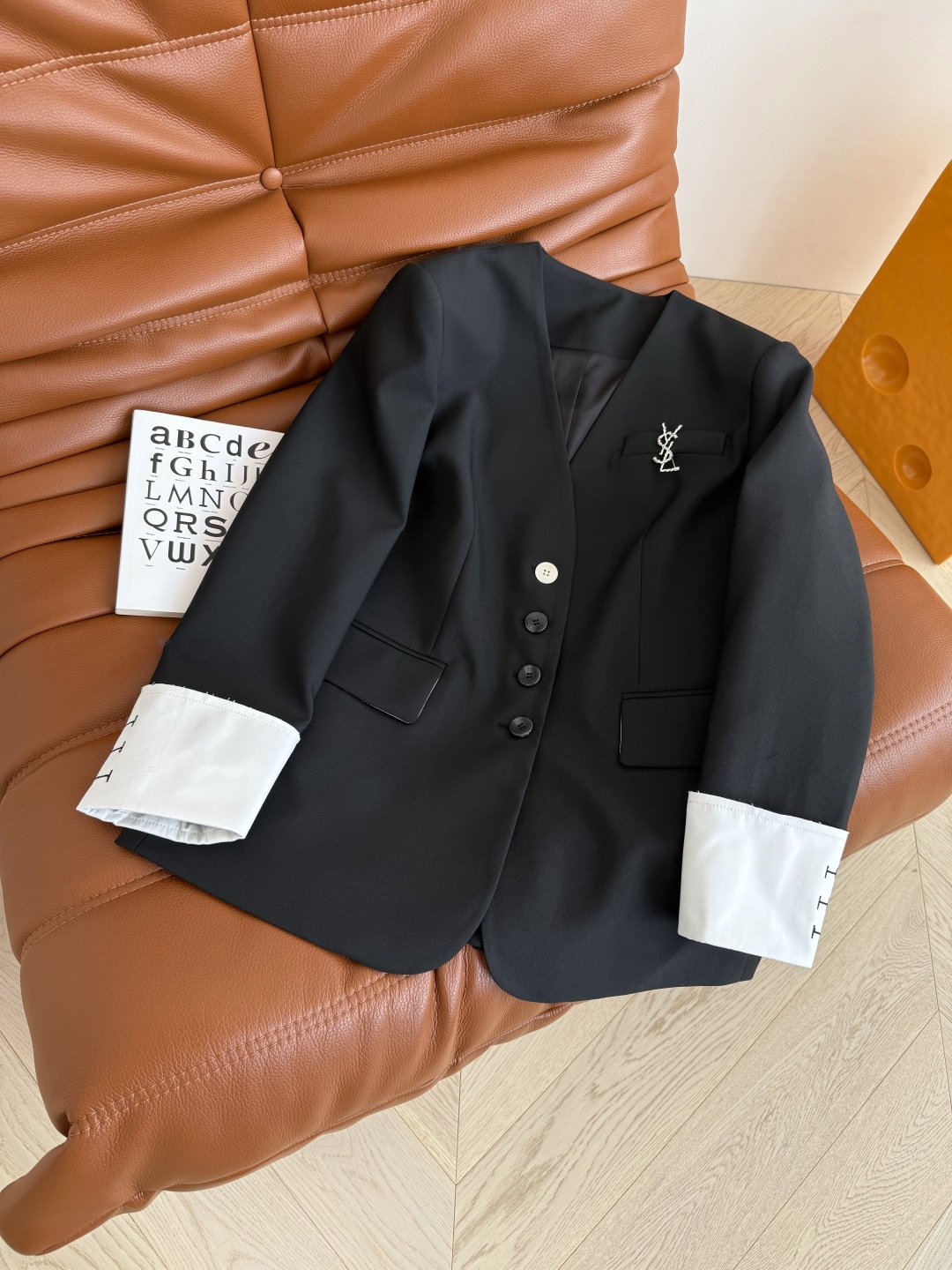 New P770 T-shirts with V-collar pins for formal and leisure wear. - 图片 2