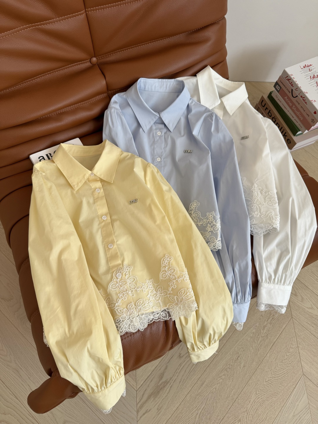 “New Retro-Style Clothing Line with Lace Details and Customized Accessories” - 图片 1