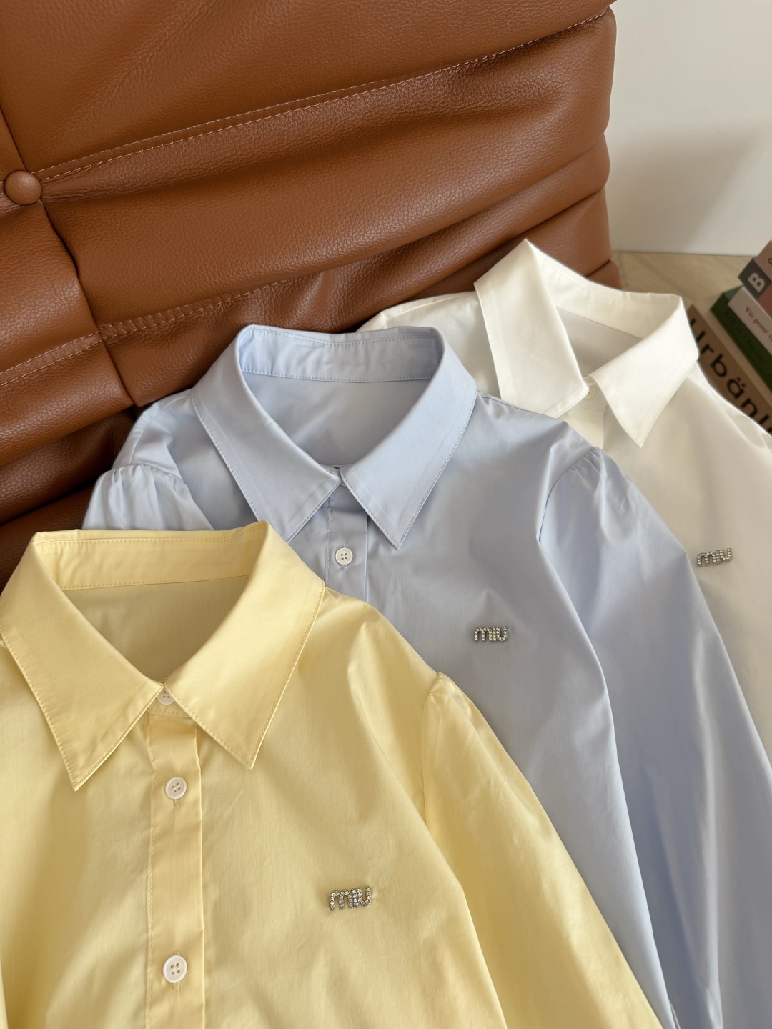 “New Retro-Style Clothing Line with Lace Details and Customized Accessories” - 图片 2