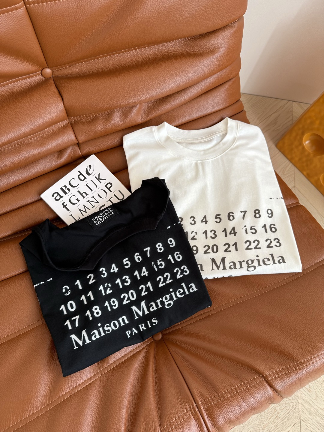经典🔢🔢T恤 25新款 做旧数字印花T恤 面料太舒服了 采用进口的精梳纯棉 手感巨软糯 贴身很舒服 是很