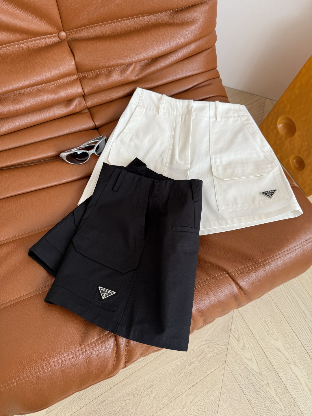 日常休闲百搭 25ss 三角标装饰工装风短裤 是夏天的标配没错了 双侧工装风口袋设计 浓浓的美式复古风 