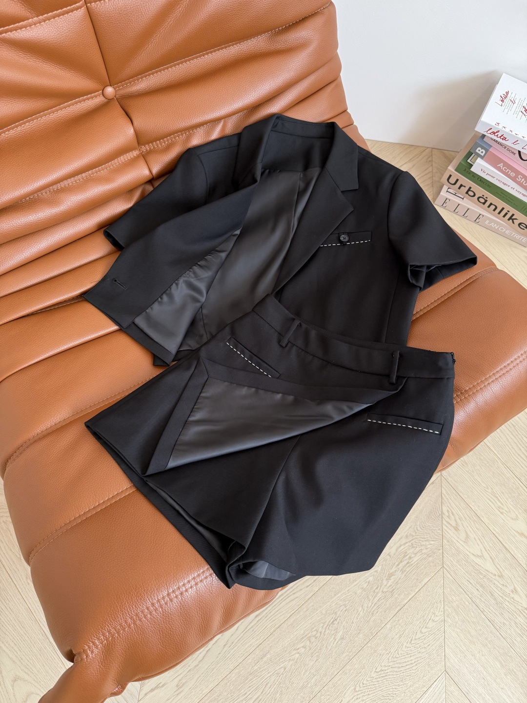 时髦夏季西装套装 25春夏 明线装饰小西装上衣+搭片式高腰裤裙 气质感满满 特别减龄 百搭显瘦又时髦 采