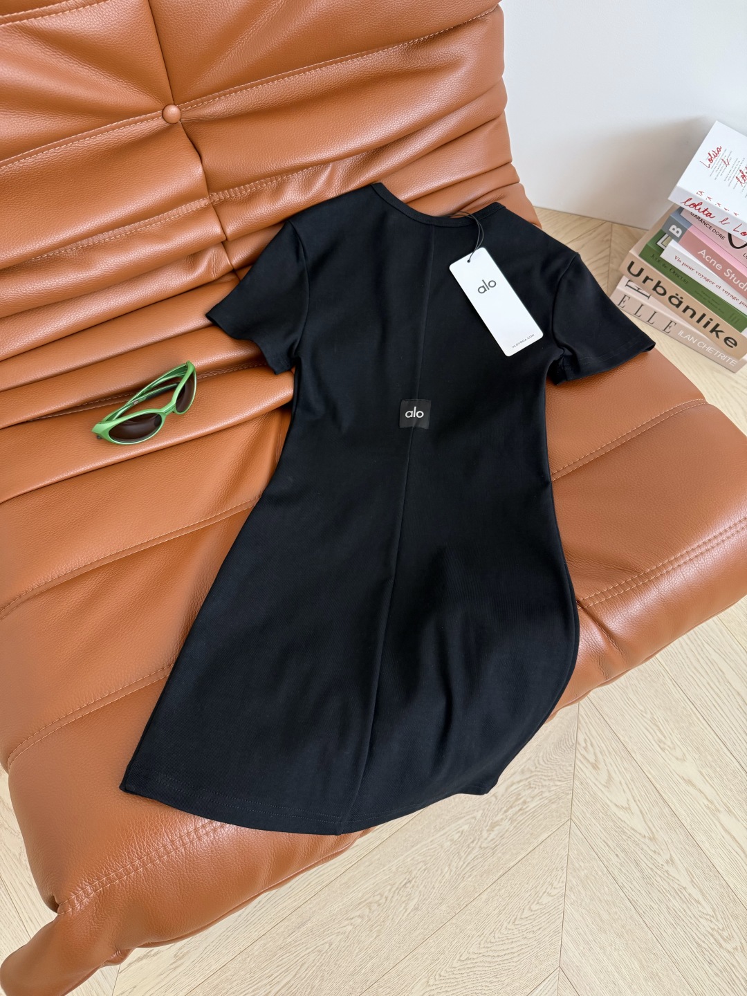 25ss 前后logo装饰T恤连衣裙 辣妹必备款 上身太显瘦啦 采用竖炕条弹性棉质面料 修身显瘦第一名 
