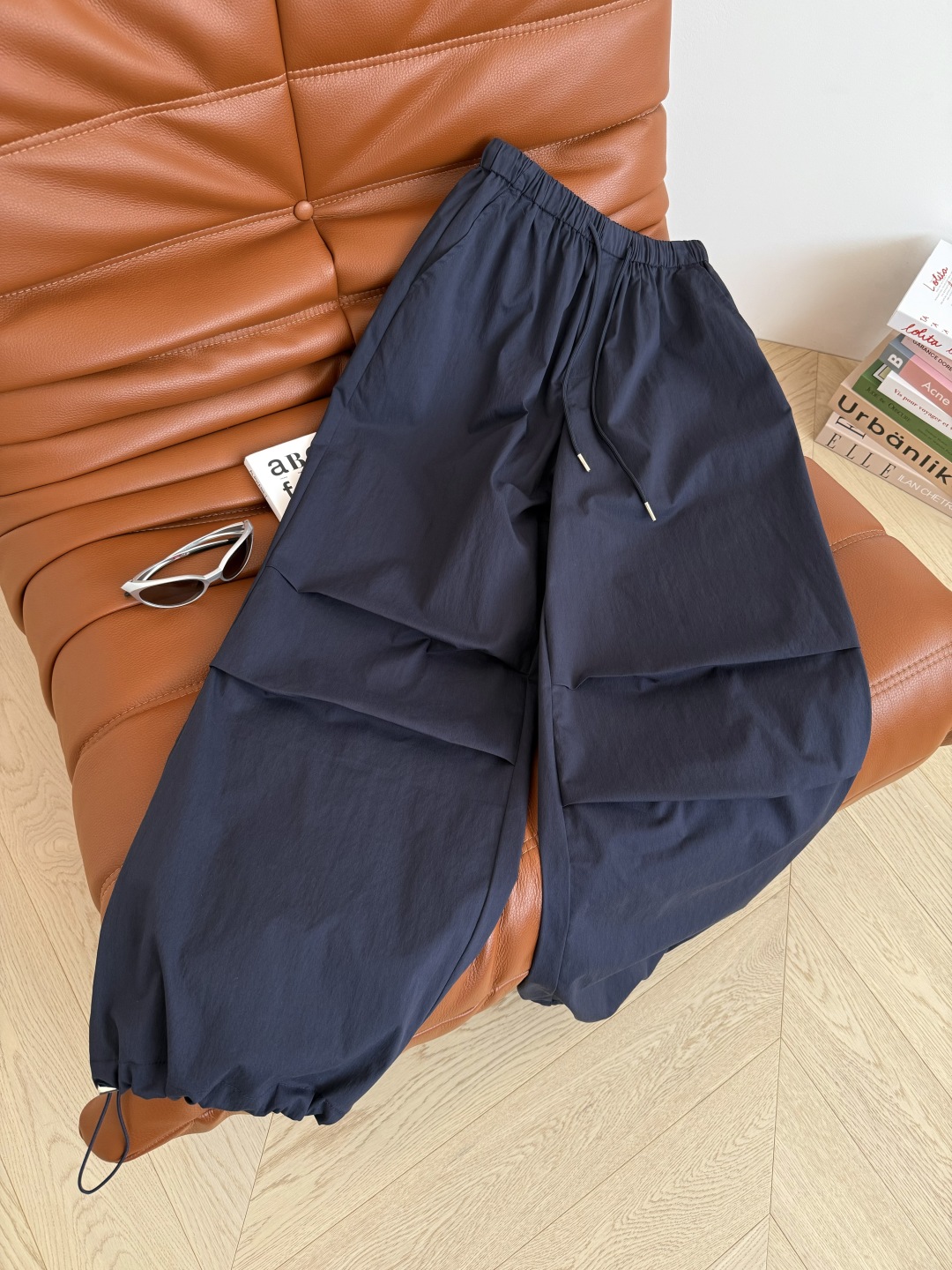 休闲必备款 25ss🆕🆕刺绣小徽章装饰休闲工装裤 时髦有型巨好搭配 宽松直筒轻松遮肉 修饰腿型 无限制包