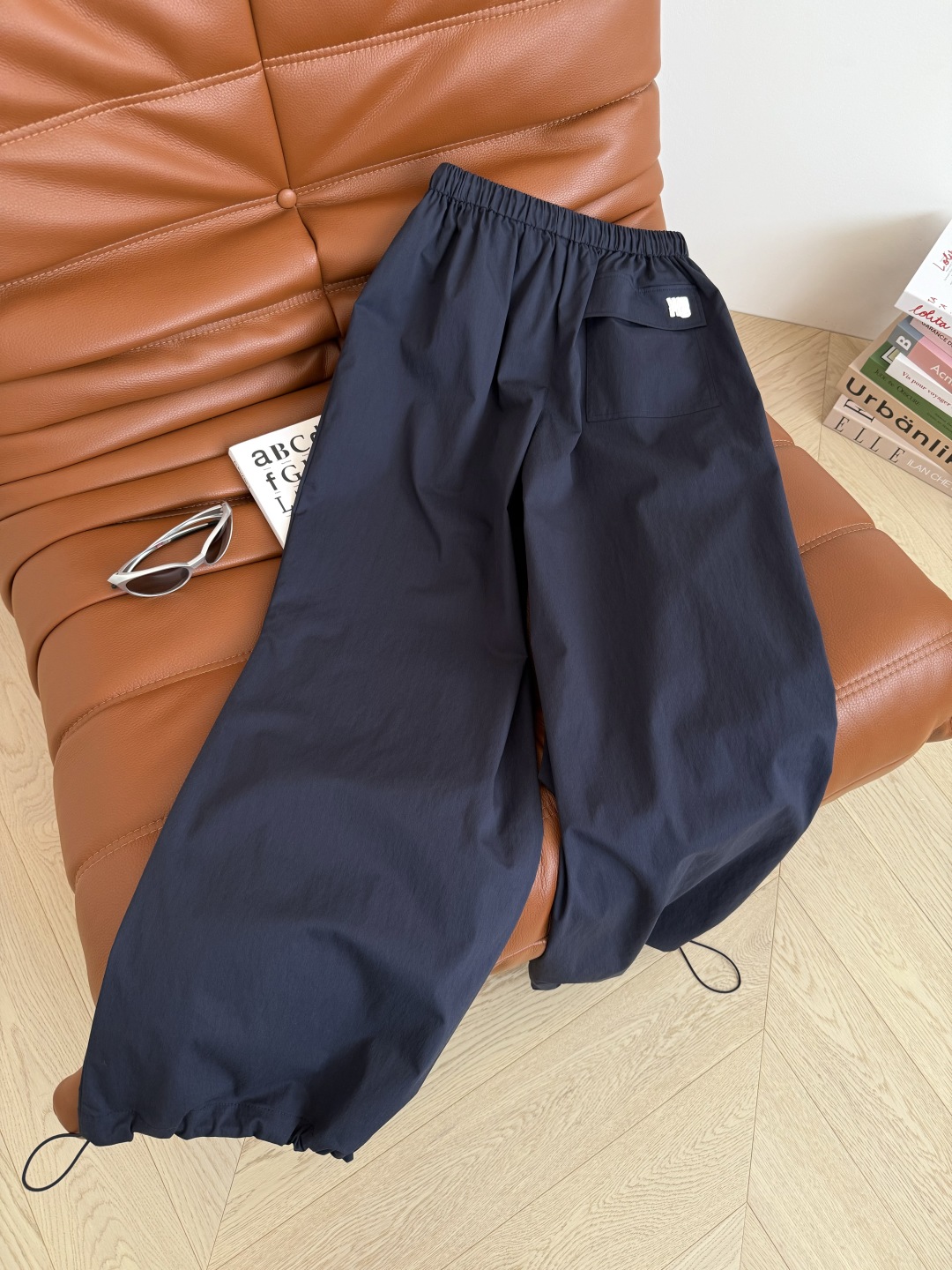 休闲必备款 25ss🆕🆕刺绣小徽章装饰休闲工装裤 时髦有型巨好搭配 宽松直筒轻松遮肉 修饰腿型 无限制包