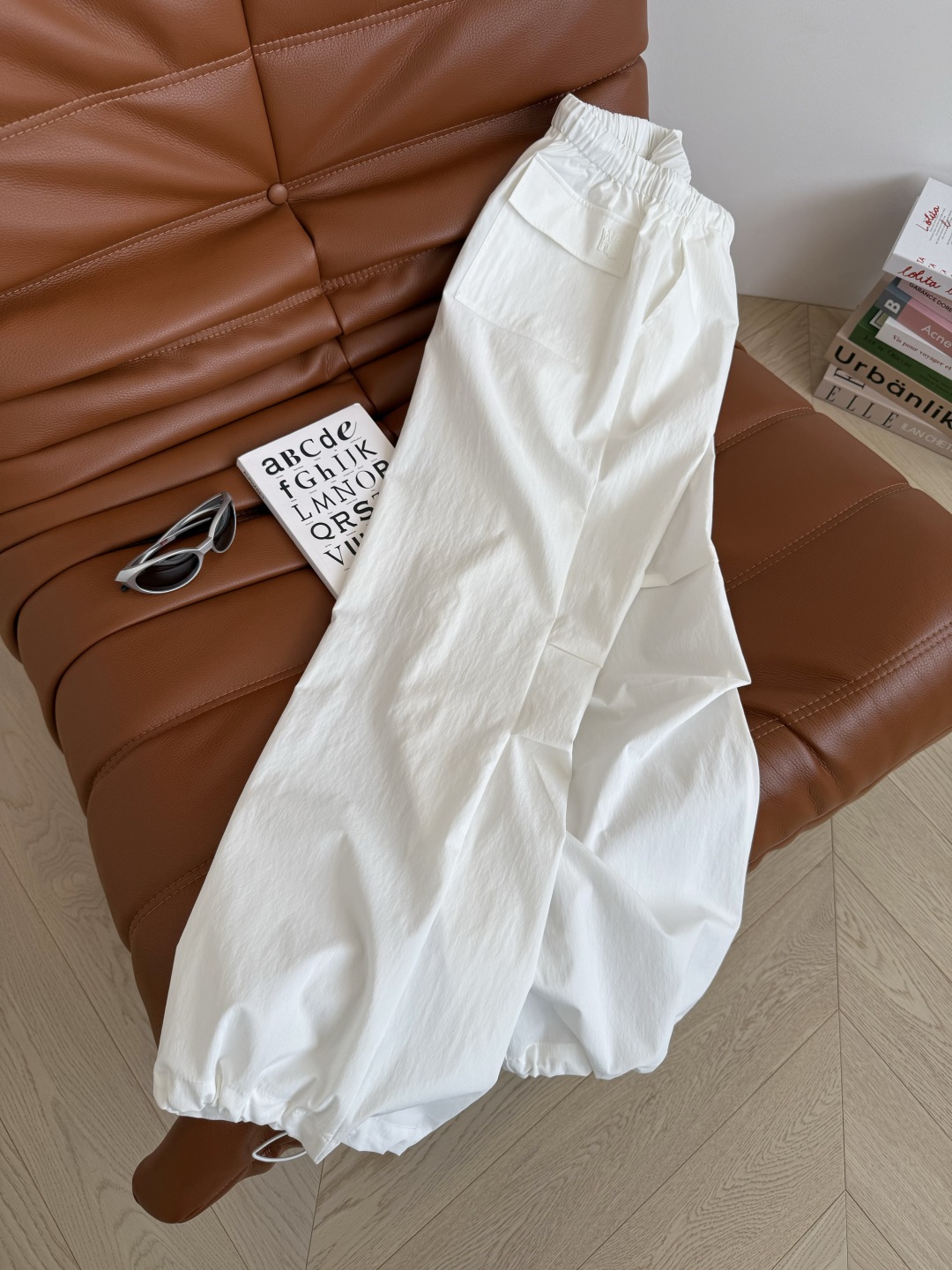 休闲必备款 25ss🆕🆕刺绣小徽章装饰休闲工装裤 时髦有型巨好搭配 宽松直筒轻松遮肉 修饰腿型 无限制包