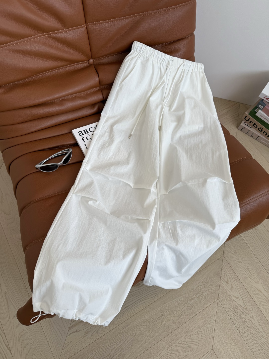 休闲必备款 25ss🆕🆕刺绣小徽章装饰休闲工装裤 时髦有型巨好搭配 宽松直筒轻松遮肉 修饰腿型 无限制包