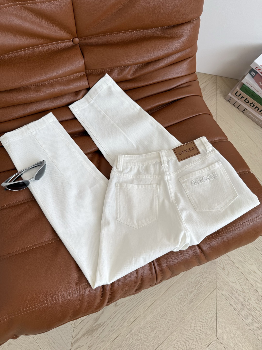 High-Waisted White Jeans with Logo Detail - Slim Fit, Cropped Length 8 cmp i1746960427329 6781 0 6