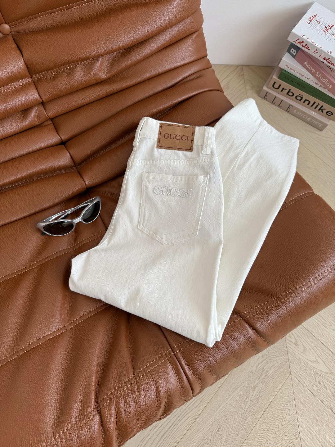 High-Waisted White Jeans with Logo Detail - Slim Fit, Cropped Length 5 cmp i1746960427333 4545 0 4