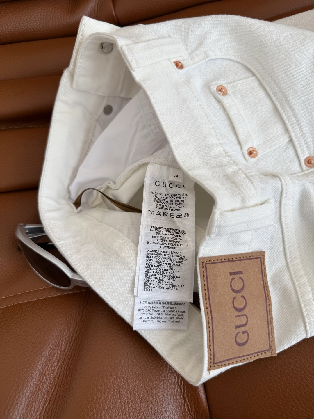 High-Waisted White Jeans with Logo Detail - Slim Fit, Cropped Length 9 cmp i1746960429598 4784 0 7