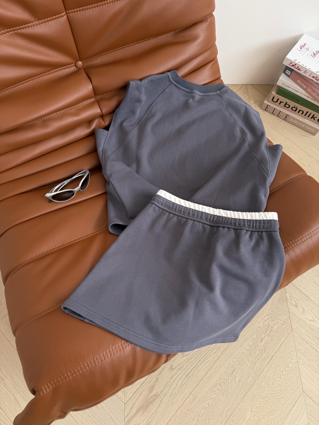 Casual Chic Women's Two-Piece Set: Triangle Logo, Cropped Top & Elastic Waist Skirt 10 cmp i1746960517843 2596 0 8