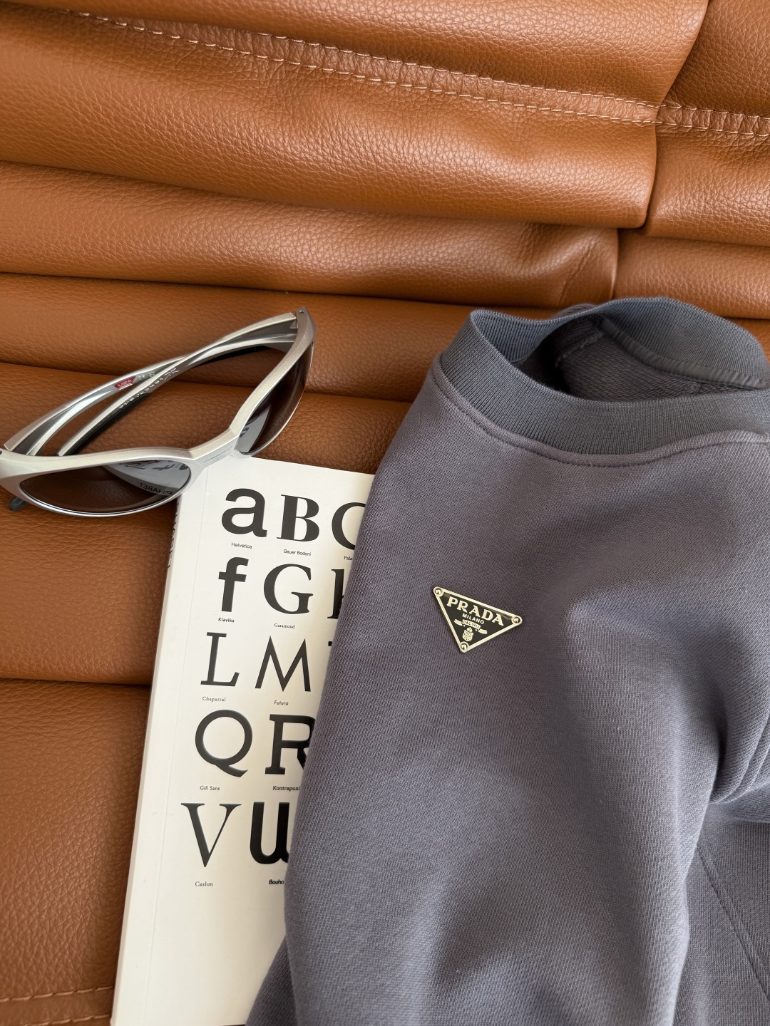 Casual Chic Women's Two-Piece Set: Triangle Logo, Cropped Top & Elastic Waist Skirt 7 cmp i1746960520819 2943 0 5