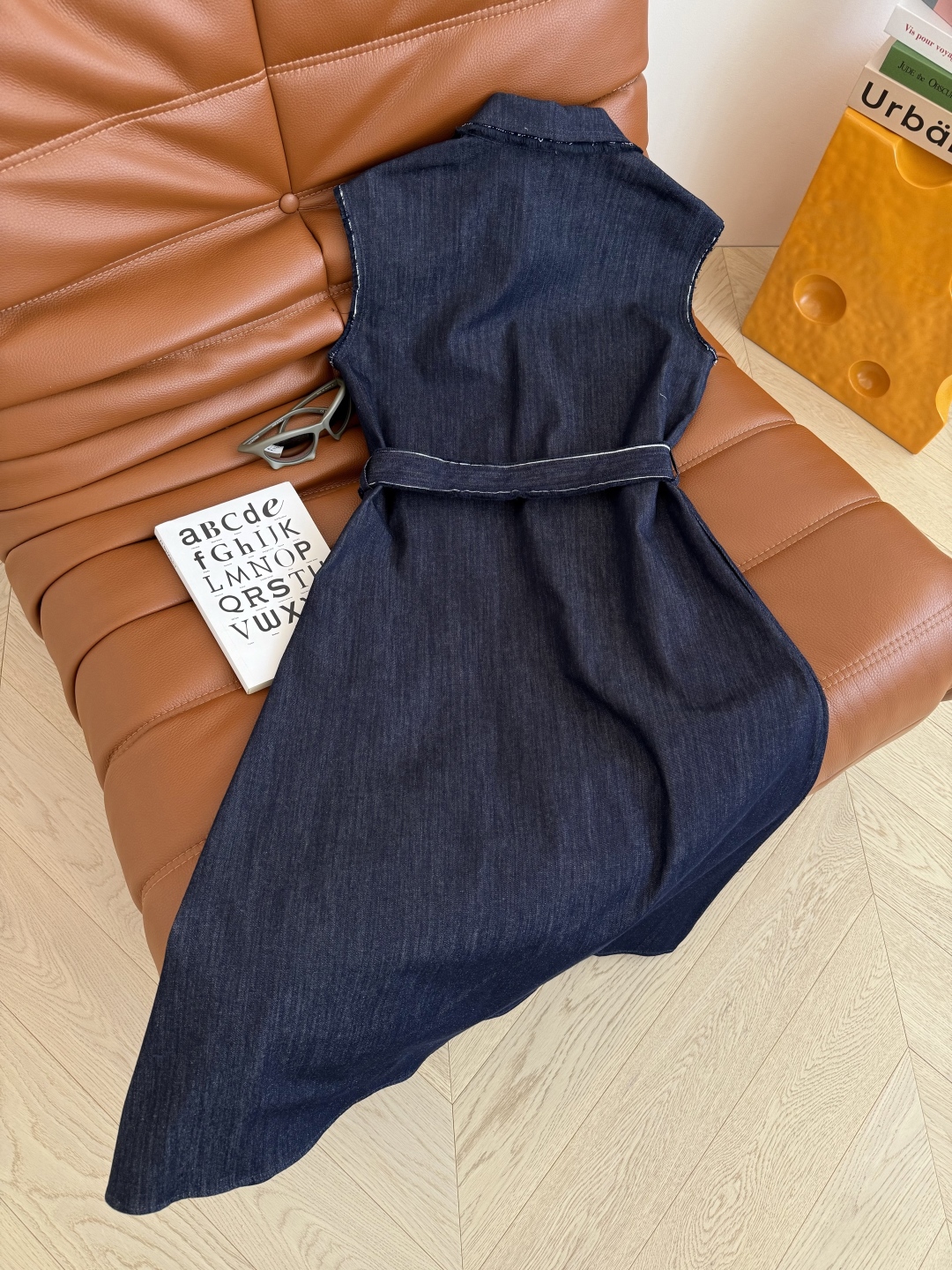 通勤日常皆可 25ss🆕🆕须须毛边设计牛仔连衣裙 超级实穿的一条长裙 解决你通勤或者日常出街 甚至是度假