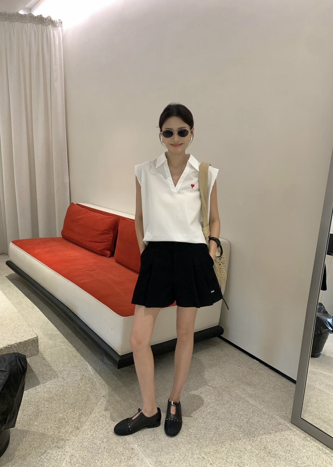 P506 ORIGINAL HARD-CORE WOMEN’S SUIT WITH A PACKAGED SHIRT.