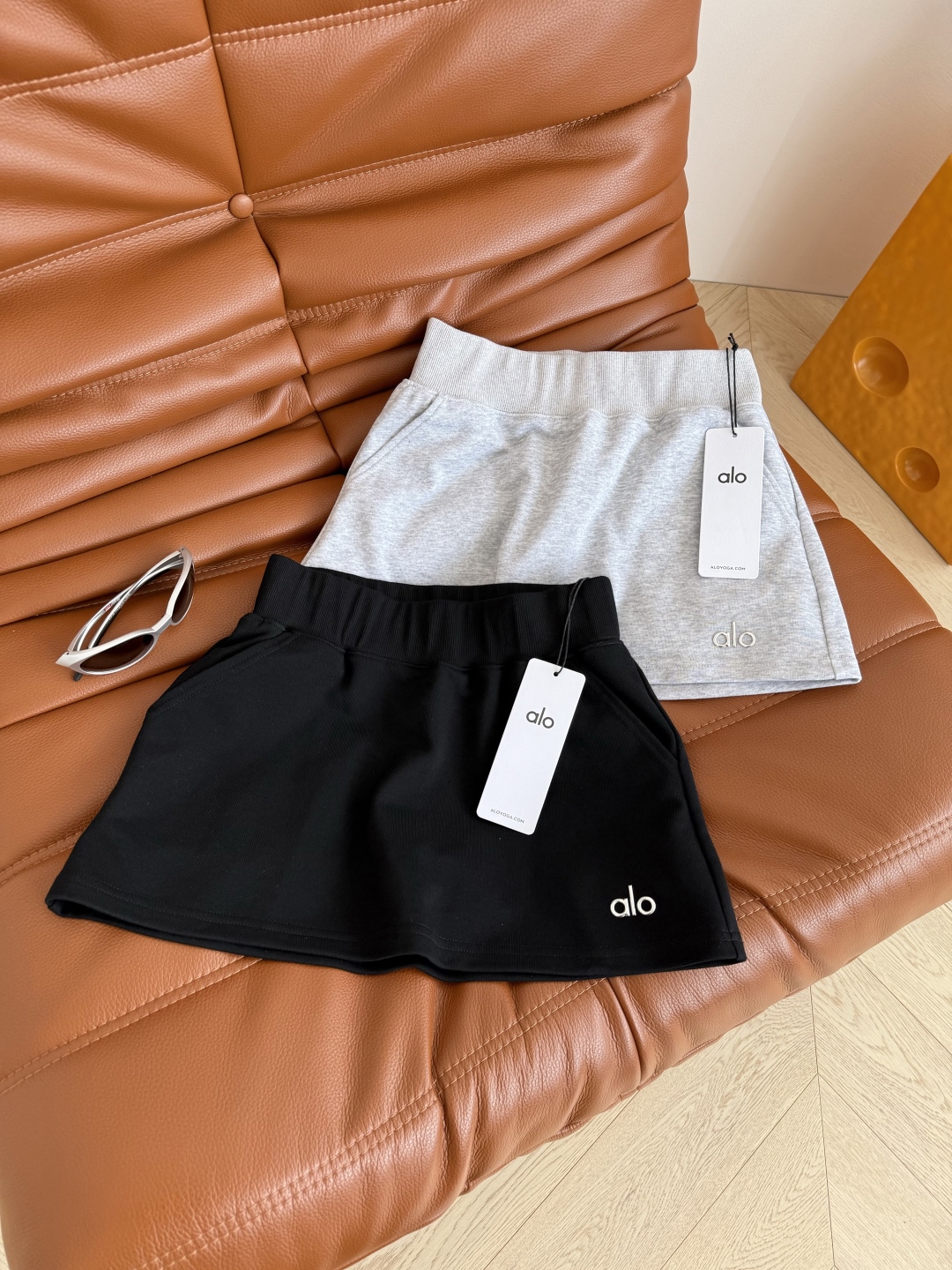P483 Female Suit: Versatile Sporty Leisure Wear with Wide Waist Design and Miniskirts