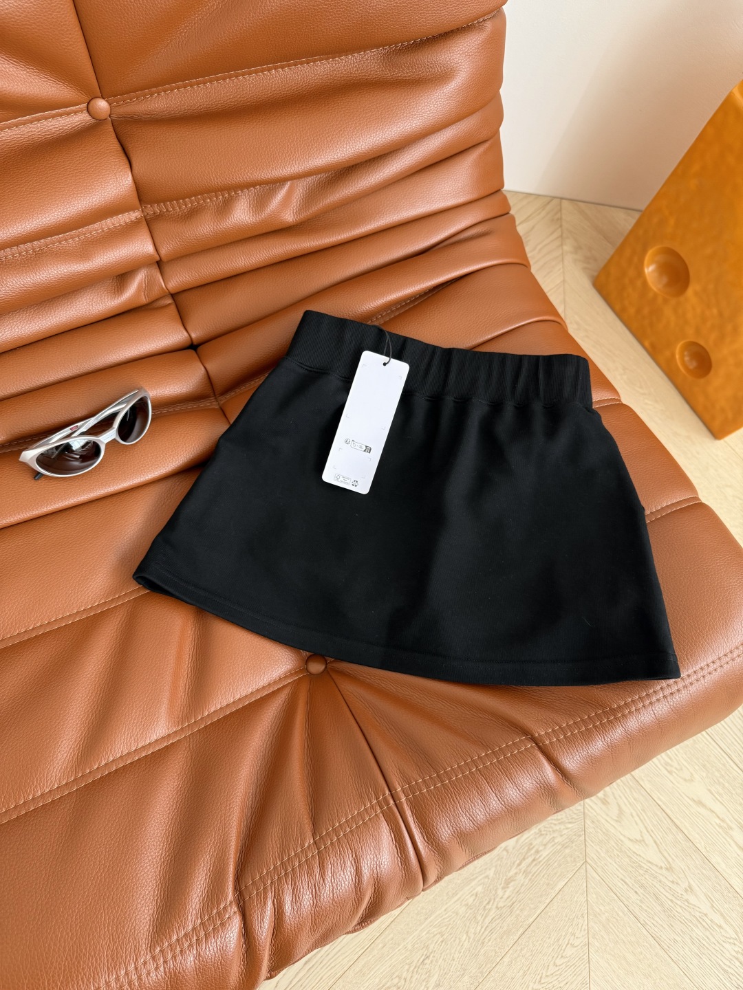 P483 Female Suit: Versatile Sporty Leisure Wear with Wide Waist Design and Miniskirts - 图片 9