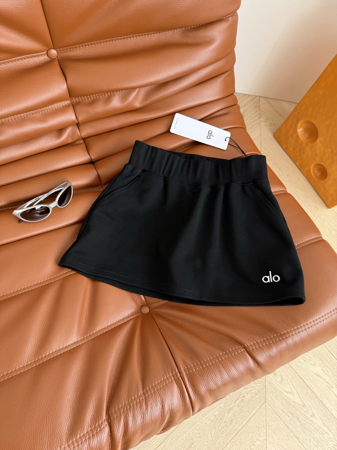 P483 Female Suit: Versatile Sporty Leisure Wear with Wide Waist Design and Miniskirts - 图片 7