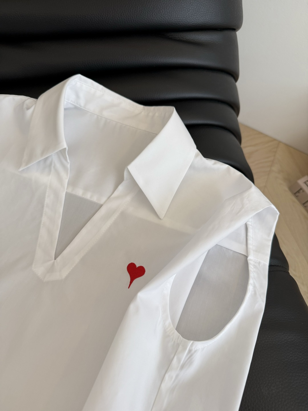 Stylish Red Peach Heart Embroidered Shoulder Shirt with Wide Shoulder Line - 图片 6