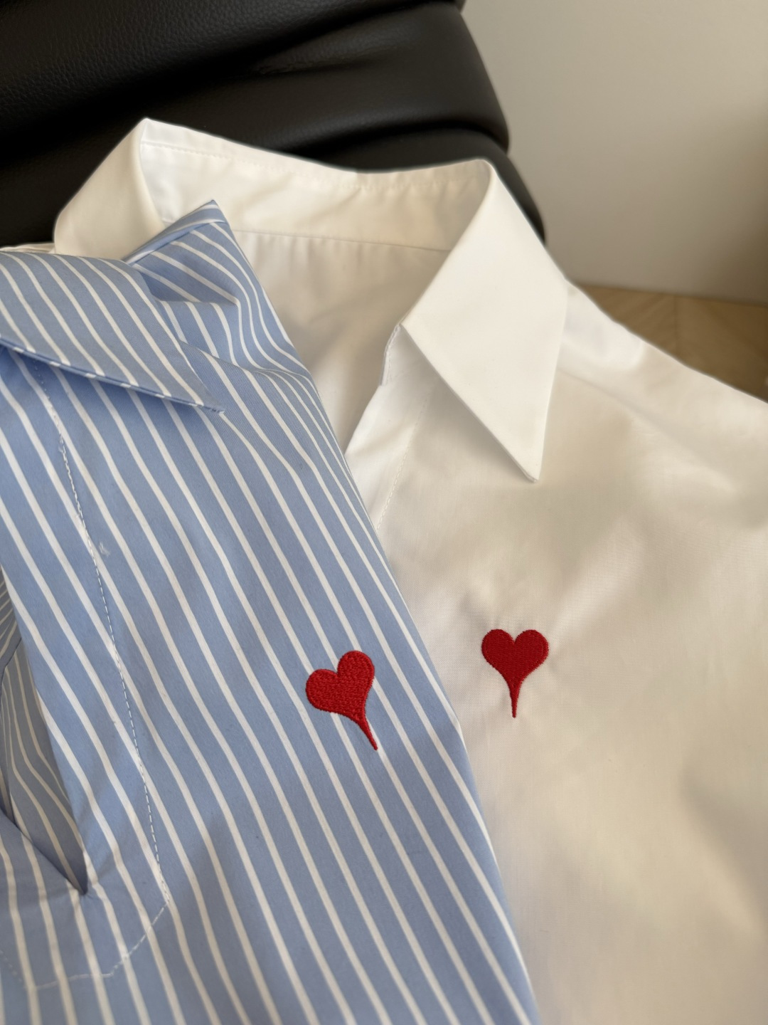 Stylish Red Peach Heart Embroidered Shoulder Shirt with Wide Shoulder Line - 图片 4