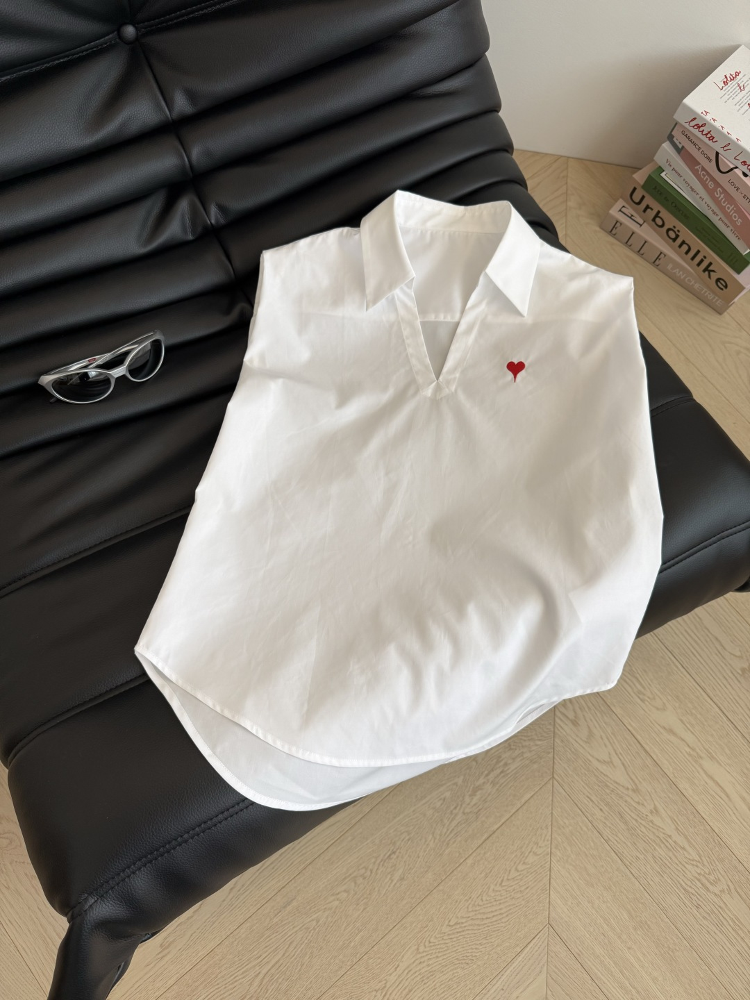 Stylish Red Peach Heart Embroidered Shoulder Shirt with Wide Shoulder Line - 图片 3