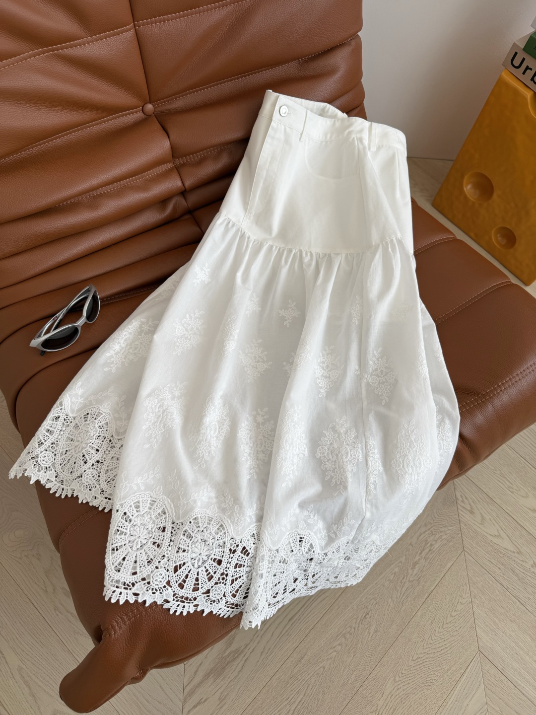 Elegant White Denim & Lace Patchwork Skirt - Versatile Summer Style 5 cmp i1748168483808 4276 0 3