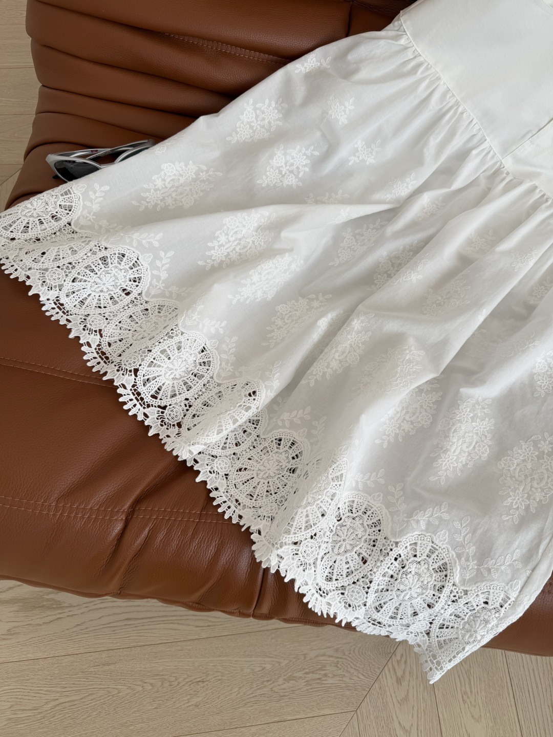 Elegant White Denim & Lace Patchwork Skirt - Versatile Summer Style 7 cmp i1748168483808 9244 0 5