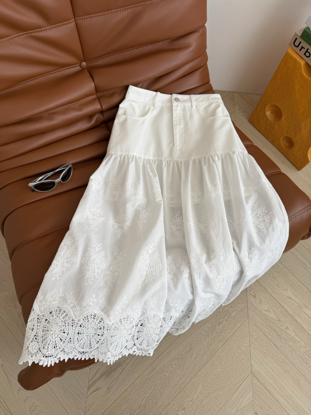 Elegant White Denim & Lace Patchwork Skirt - Versatile Summer Style 2 cmp i1748168486577 3342 0 0