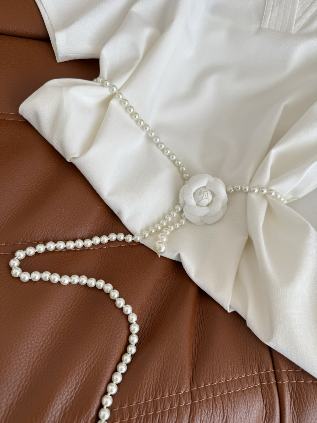 Fashion Profile: P736 – Elegant Woman with Parisian Style and Luxurious Details - 图片 6