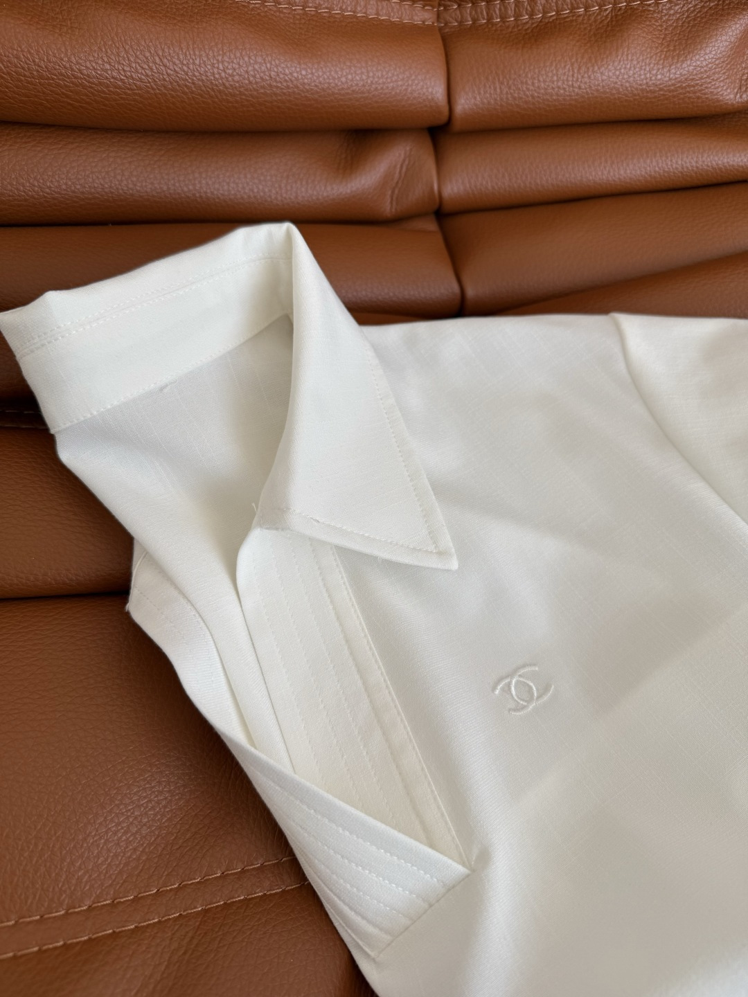 Fashion Profile: P736 – Elegant Woman with Parisian Style and Luxurious Details - 图片 7