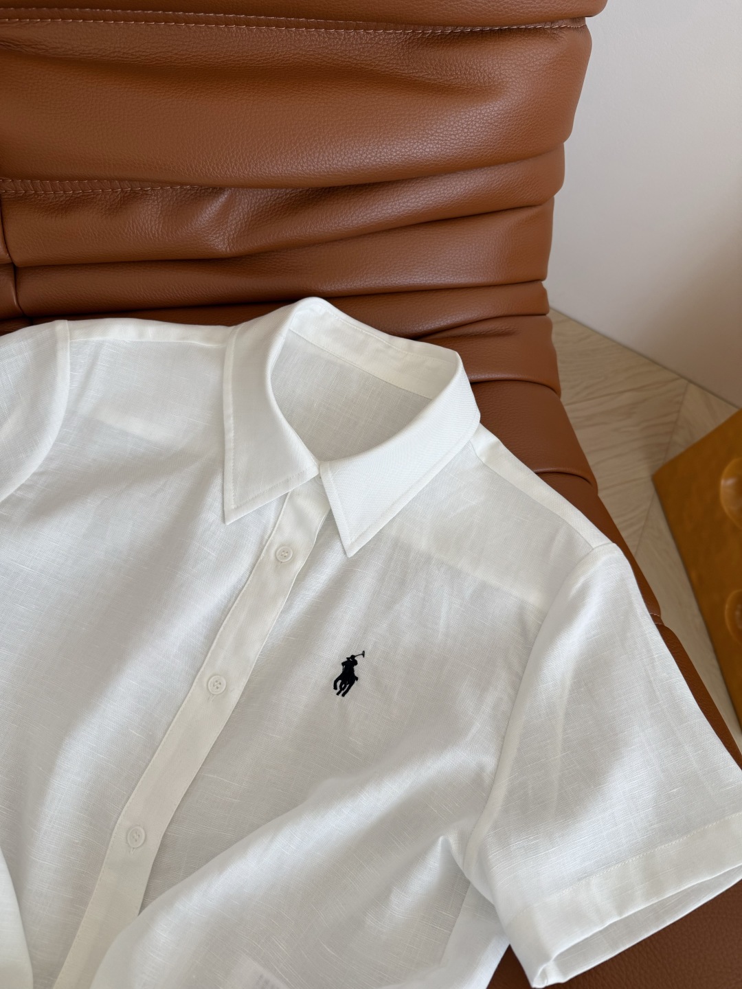 慵懒休闲范 25ss 小马🐎刺绣系带亚麻衬衫 夏季必备款 日常或者度假皆可 上身敲有范 街拍博主风格 特