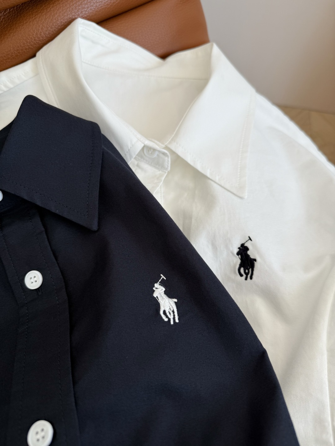 25ss新款 小马🐎刺绣小飞袖设计连衣裙 超级实穿款的衬衫式连衣裙 宽肩小飞袖设计 修饰肩线 休闲有型 