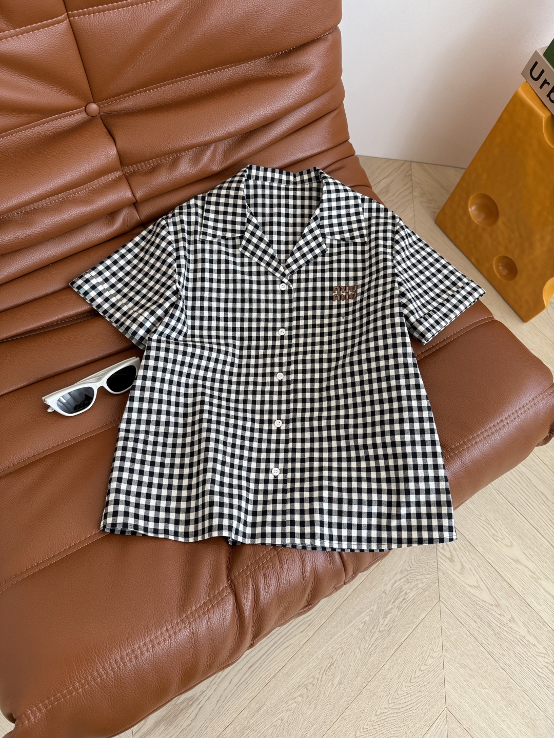 张元英同款 少女缪系格纹 25新品 皮质字母logo装饰格纹套装 翻领衬衫加超短小半裙更加俏皮可爱了 半