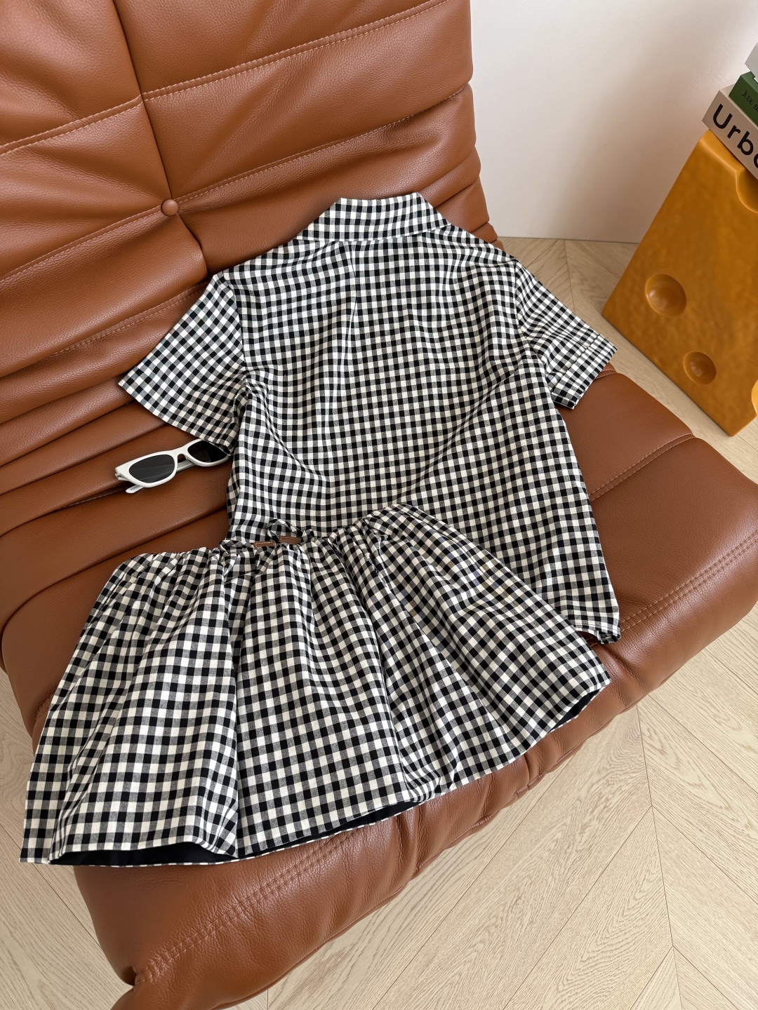 张元英同款 少女缪系格纹 25新品 皮质字母logo装饰格纹套装 翻领衬衫加超短小半裙更加俏皮可爱了 半