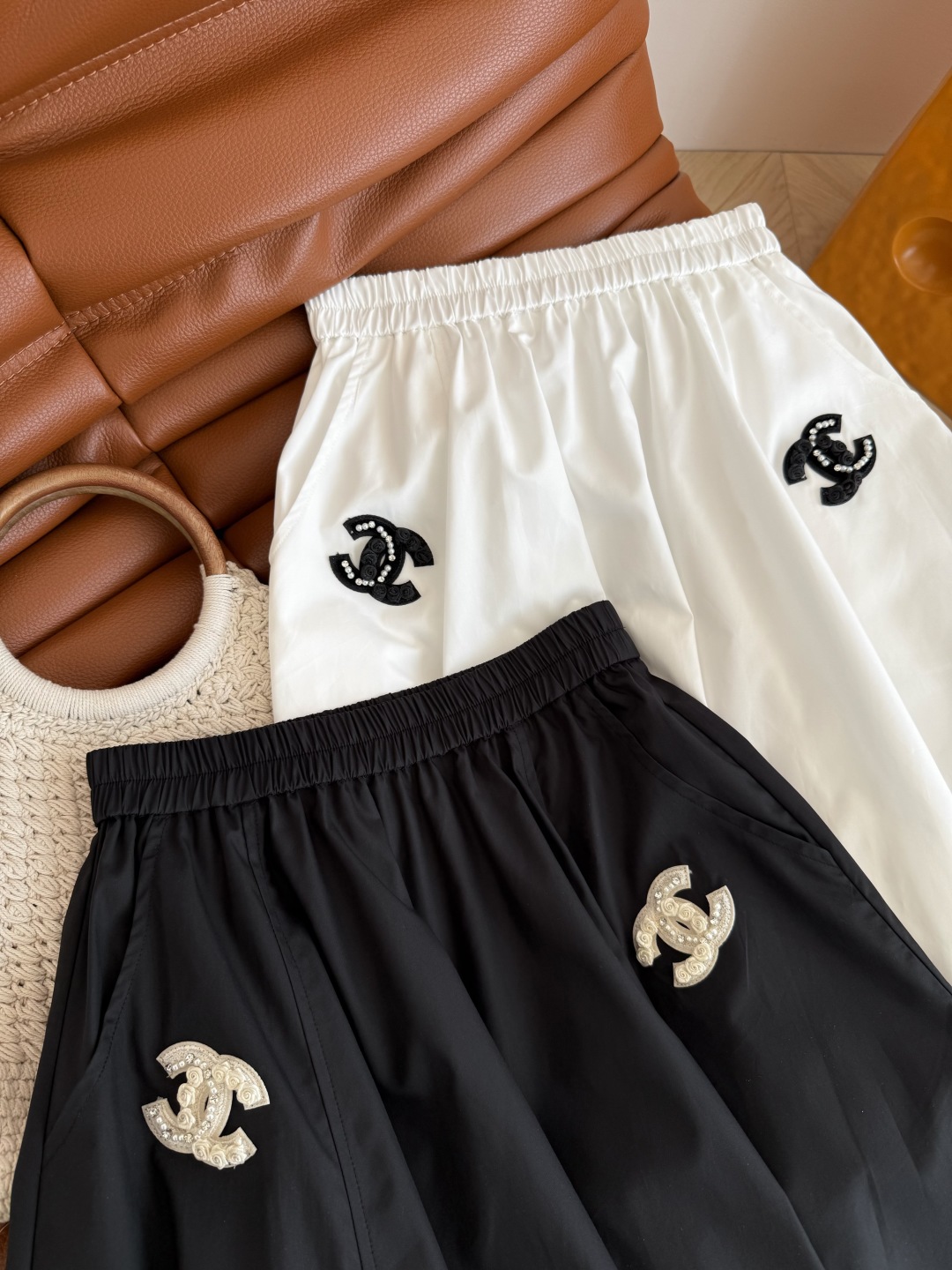 Vintage小复古 25ss 中古风双C图案装饰半裙 很好看又时髦 加上双C贴布不会沉闷 反而是减龄有