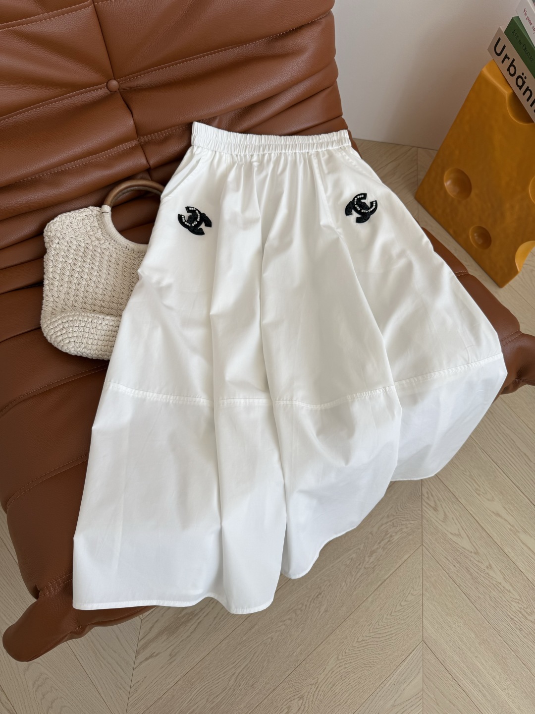 Vintage小复古 25ss 中古风双C图案装饰半裙 很好看又时髦 加上双C贴布不会沉闷 反而是减龄有