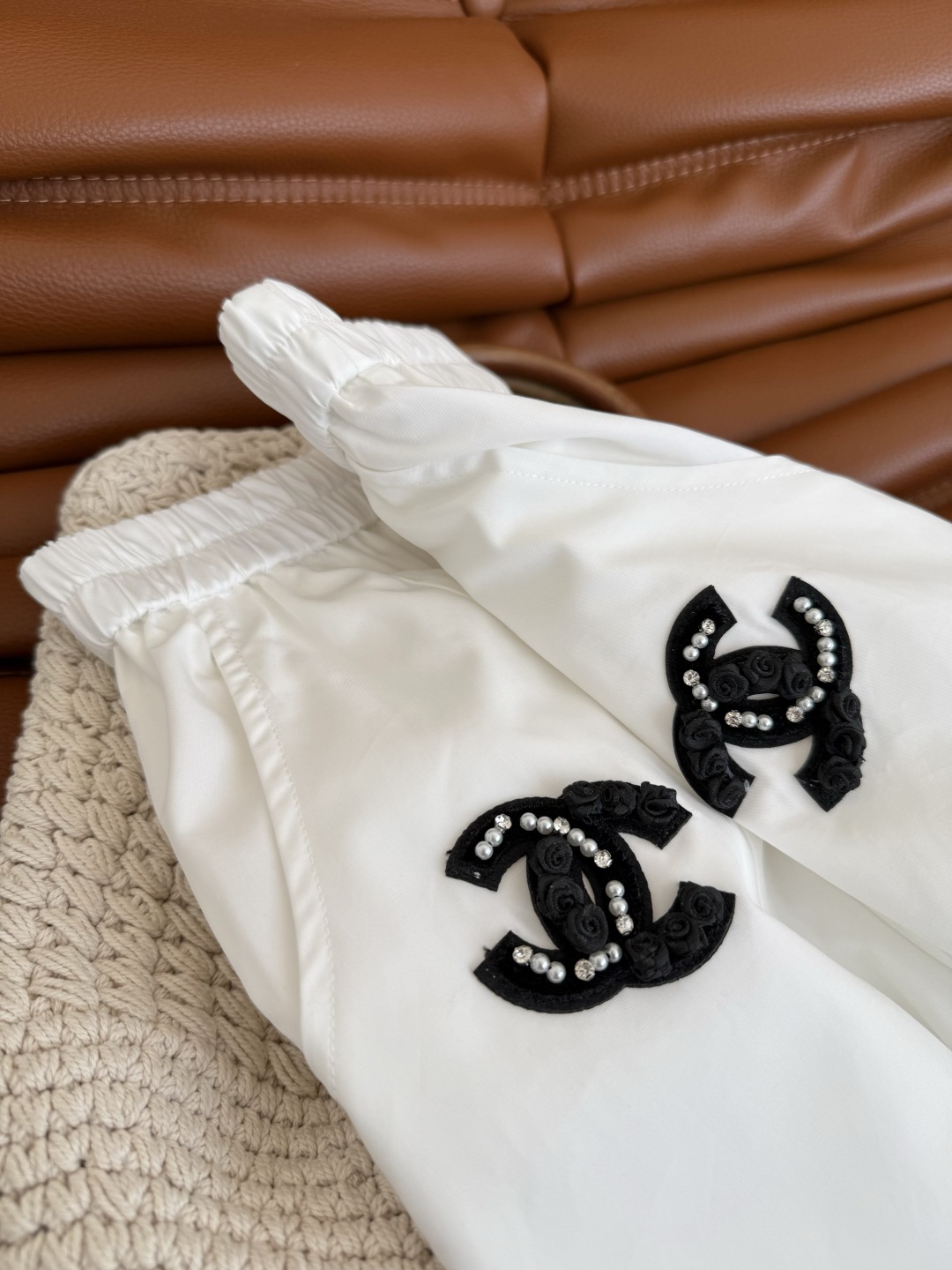 Vintage小复古 25ss 中古风双C图案装饰半裙 很好看又时髦 加上双C贴布不会沉闷 反而是减龄有