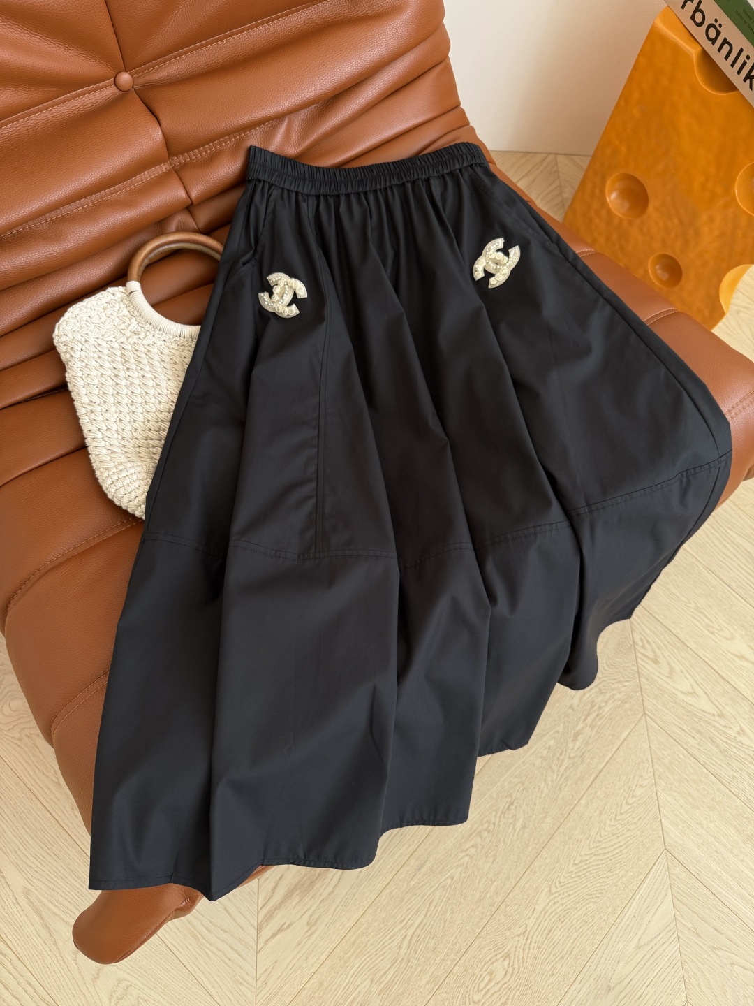 Vintage小复古 25ss 中古风双C图案装饰半裙 很好看又时髦 加上双C贴布不会沉闷 反而是减龄有