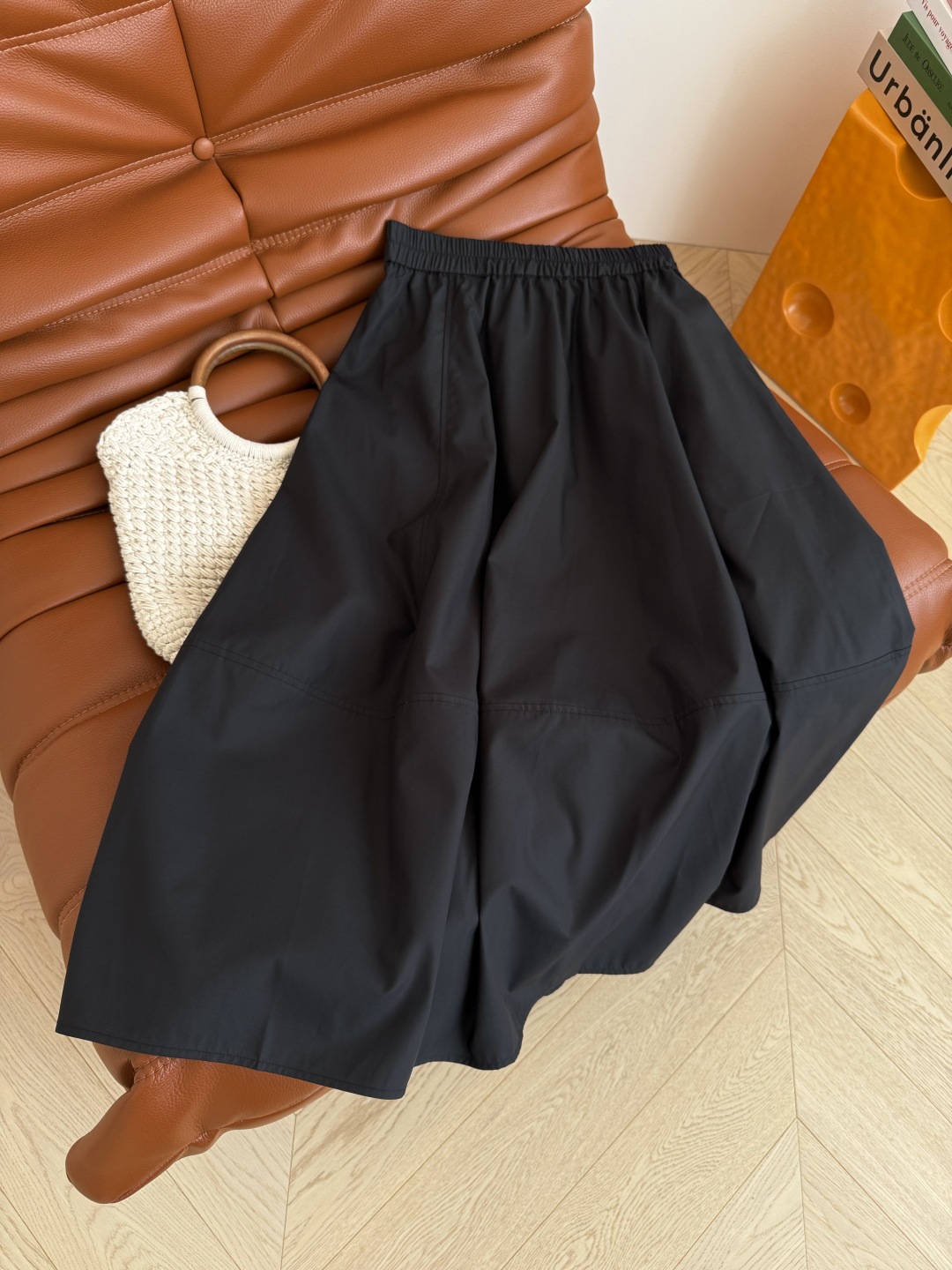 Vintage小复古 25ss 中古风双C图案装饰半裙 很好看又时髦 加上双C贴布不会沉闷 反而是减龄有