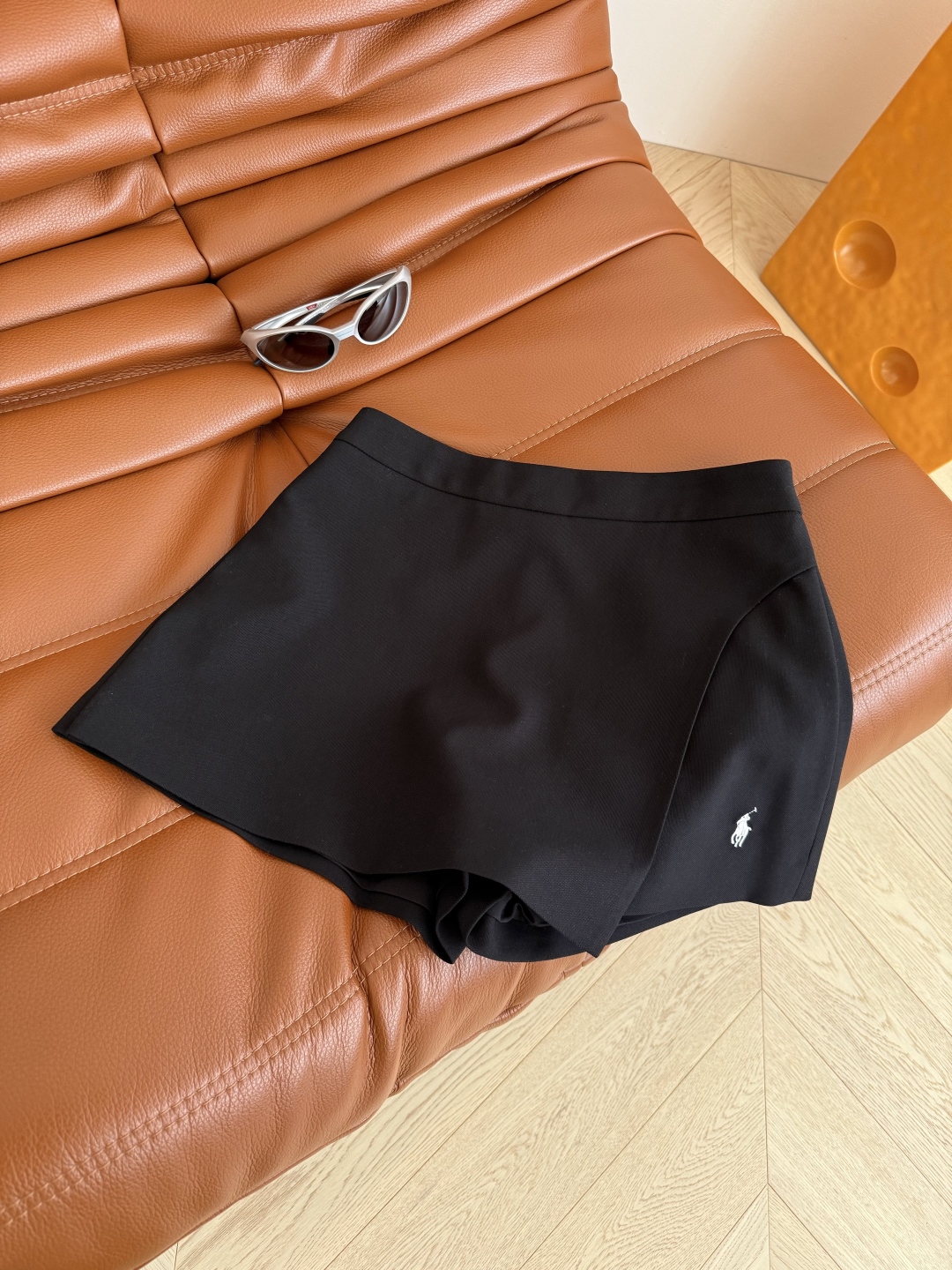 25ss🆕🆕 小马🐎logo刺绣搭片设计裤裙 版型超正的短裙 真的狠狠心动了 怎么穿都是很好看的 版型是