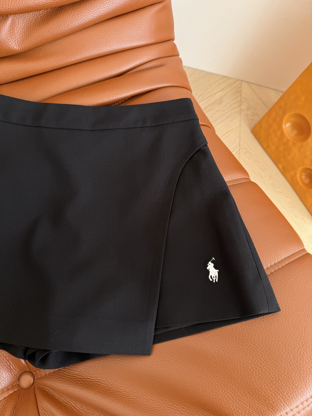 25ss🆕🆕 小马🐎logo刺绣搭片设计裤裙 版型超正的短裙 真的狠狠心动了 怎么穿都是很好看的 版型是