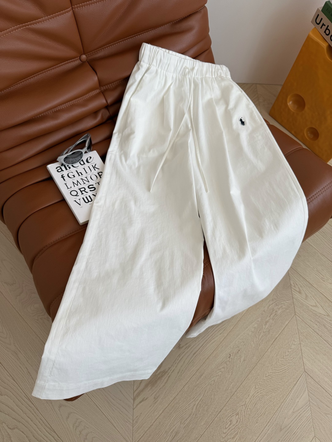 极简至爱 25ss🆕🆕小马logo刺绣白色直筒阔腿裤 日常休闲轻松get 一整个爱住了 狠高级狠干净的感